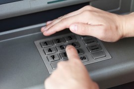 Cum sa scoti bani de la bancomat fara card